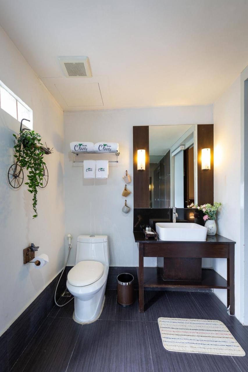 Baan Oliver Srinakarin Bangkok Ngoại thất bức ảnh