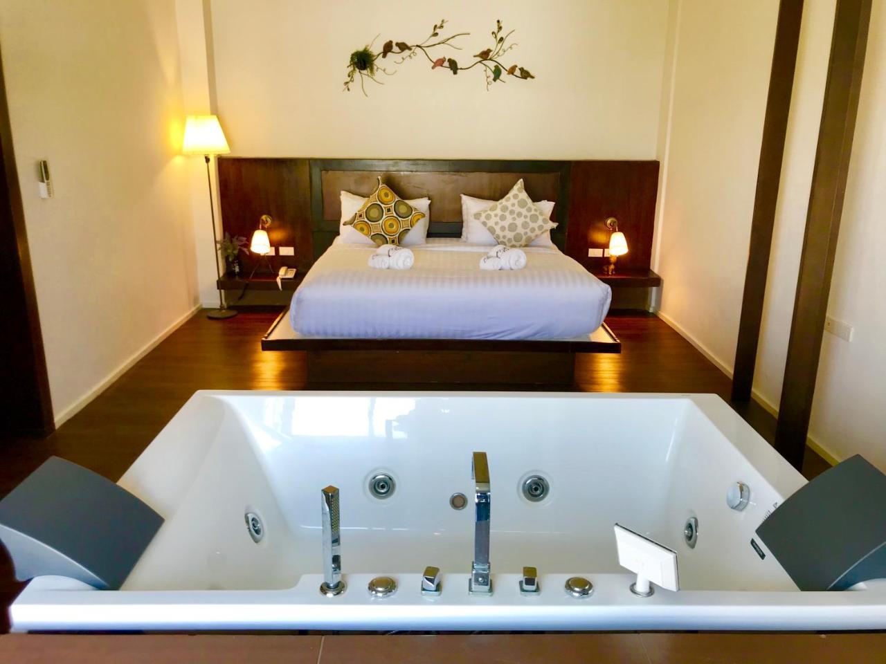 Baan Oliver Srinakarin Bangkok Ngoại thất bức ảnh